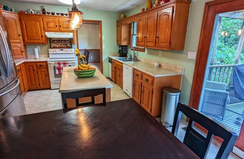 Maryville House | Quiet Home near Amenities