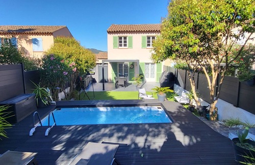 La Bouverie House | Quiet house with pool, close to beaches and shops.
