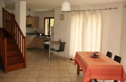 Chaparon House | Quiet house 5 minutes from Lake Annecy! Large garden with badminton court.