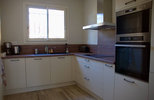 Les Angles House | Quiet house and garden, 10 minutes from Avignon - available. 1st week of Festival