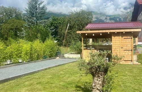 Sallanches House | Quiet house South-facing Garden-Pool
