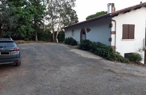 Irouleguy House | Quiet house to rent on the heights of Irouléguy for 6 to 12 people