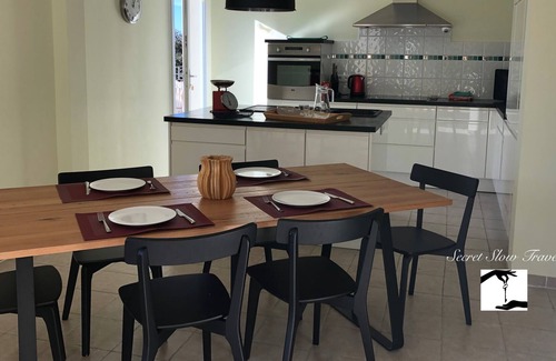 Venasque House | Quiet house, unique view, 2 families