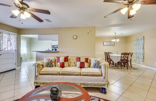 Central Southwest House | Quiet Houston Home w/Porch - Near Park & Trails!