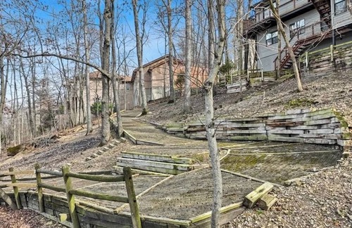 Rogers House | Quiet Lake Front House that is close to Downtown Rogers AR