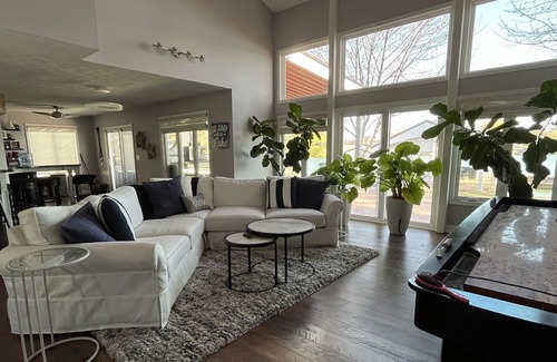 Jamestown House | Quiet Lake Retreat close to Dayton