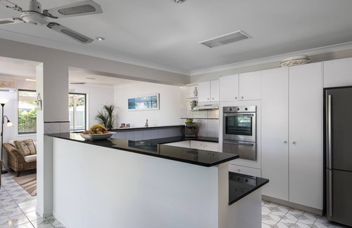 Noosaville House | Quiet location, private pool, pet friendly, walk to river, shops & cafes