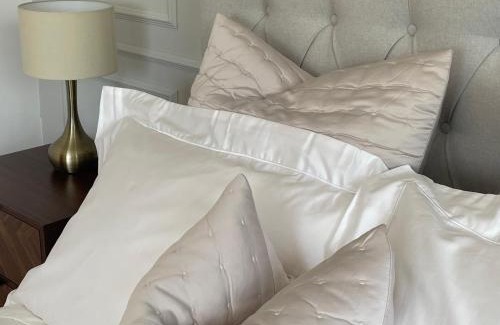 Thames House | Quiet Luxe Home with GYM and Free Parking