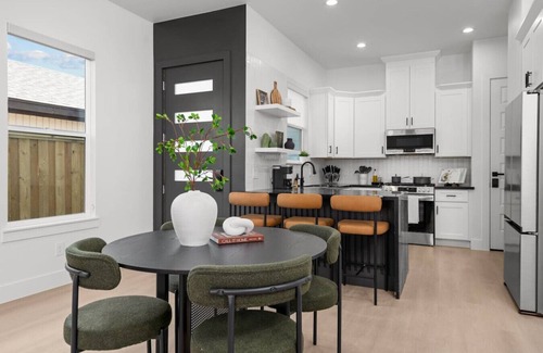Garden Oaks House | Quiet Luxe Stay I Galleria I Heights I Memorial I Downtown