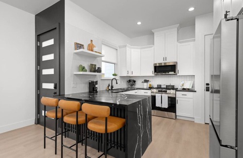 Garden Oaks House | Quiet Luxe Stay I Galleria I Heights I Memorial I Downtown