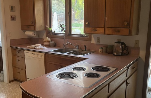 East End House | Quiet Mid-Century Home Close to Downtown