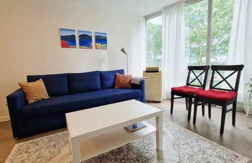 Coal Harbour Apartment | Quiet modern condo in Coal Harbour