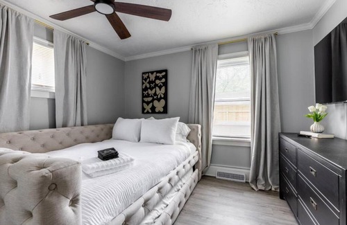 Parma House | Quiet Modern Home w/Hot Tub!
