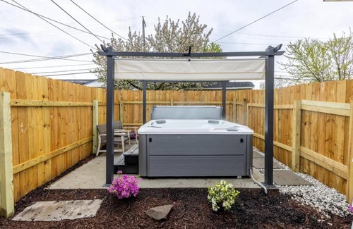Parma House | Quiet Modern Home w/Hot Tub!