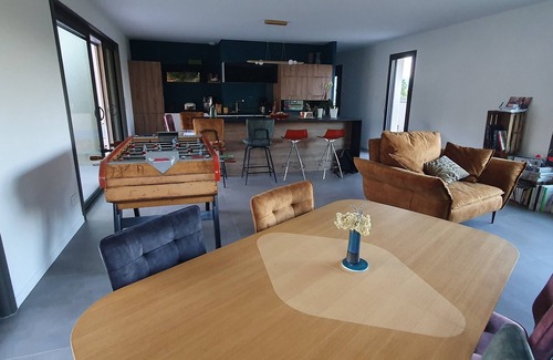 Alleins House | Quiet modern house, infinity pool, near Luberon, Avignon and Aix