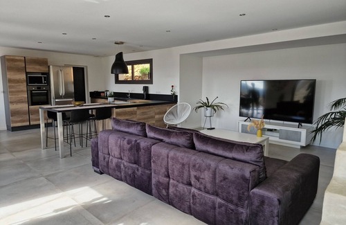 Saint-Cezaire-sur-Siagne Villa | Quiet modern villa with swimming pool