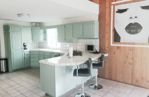 Pine Mountain Club Villa | Quiet Mountain Retreat in Modern Villa