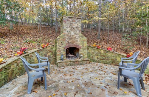Tarheel House | Quiet Murphy Hideaway with Decks and Outdoor Fireplace