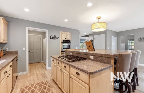 Coeur d'Alene House | Quiet Neighborhood Retreat—Huge Corner Lot, Sauna, & Covered BBQ Area for Outdoor Fun!