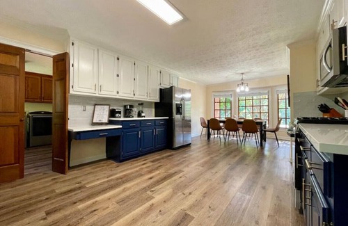 Buford House | Quiet neighborhood, complementry lake access