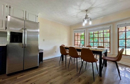 Buford House | Quiet neighborhood, complementry lake access