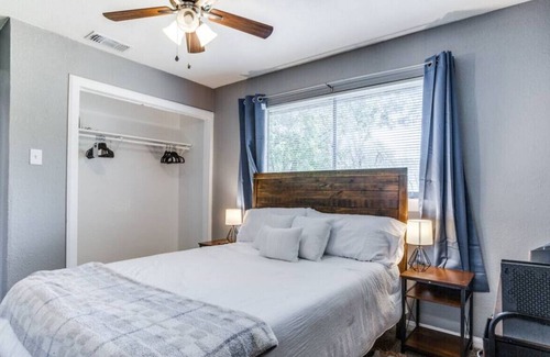 Dallas House | Quiet neighborhood living. Downtown minutes away