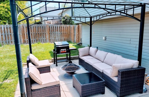Chalco House | Quiet neighborhood nHuge king bed