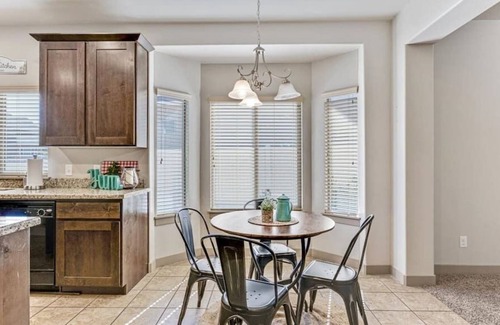 Highland House | Quiet Neighborhood|Right off Timpanogos Hwy