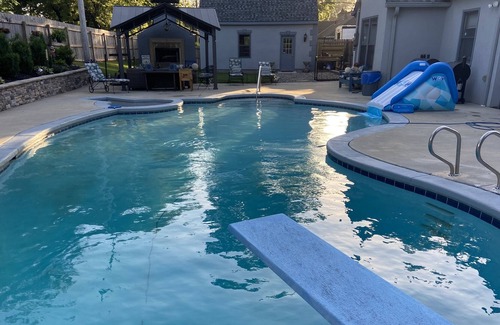 Independence House | Quiet neighborhood. Private rooms. Very nice house.