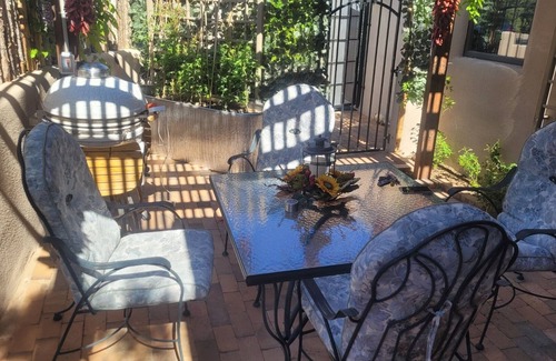 La Tierra House | Quiet, off the grid with Mountain Vista’s