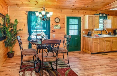 Sevierville Cabin | Quiet One-Level Cabin, Hot Tub, Fire Pit, WiFi, 8 Miles to Parkway