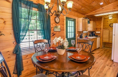 Sevierville Cabin | Quiet One-Level Cabin, Hot Tub, Fire Pit, WiFi, 8 Miles to Parkway