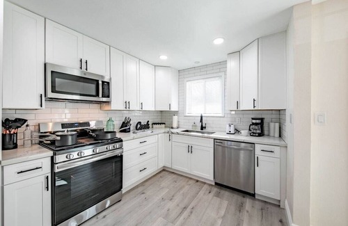 Rosemead House | Quiet & Peaceful Home Close to LA/Beaches/Disney