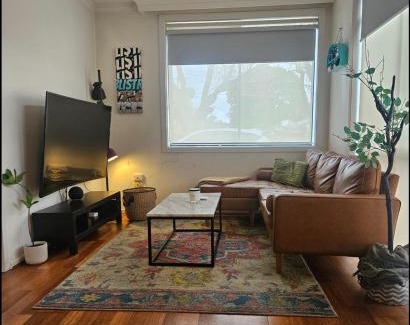 Northcote Apartment | Quiet, Peaceful Northcote Unit