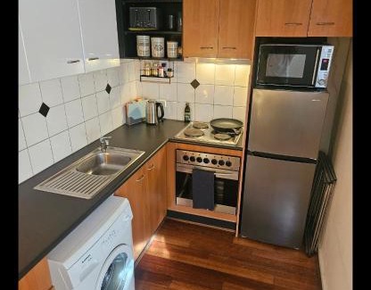 Northcote Apartment | Quiet, Peaceful Northcote Unit