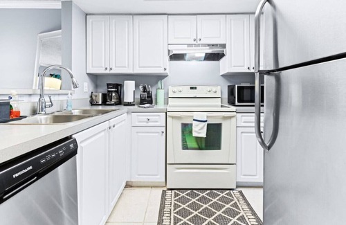 Gainesville House | Quiet Peaceful Townhome 2 BR/2.5 Bath - Location!