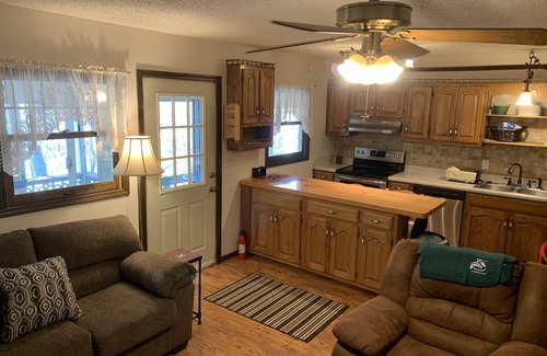 Guntersville House | QUIET PRIVATE BLUFF TOP HIDEAWAY, CLOSE TO EVERYTHING