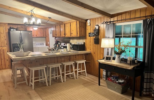 Clarkesville Cabin | Quiet private cottage situated on 3 acres with 2 creeks running through it