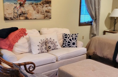 Green Creek Apartment | Quiet private studio suite 10 min to Cape May and Wildwood.
