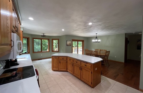New London House | Quiet relaxing wooded property.