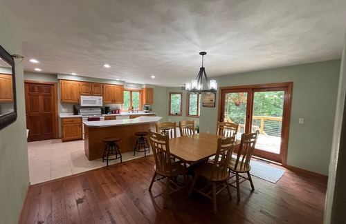 New London House | Quiet relaxing wooded property.