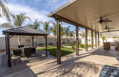 San Jacinto House | Quiet resort style backyard perfect for entertainment
