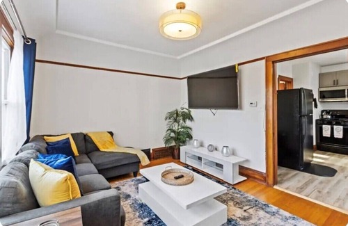Bay View Apartment | Quiet Retreat for Nurses & Professionals - Monthly Discounts Available!