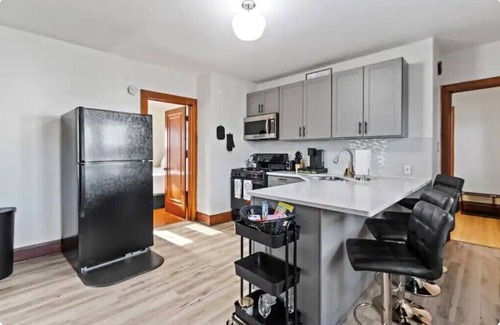 Bay View Apartment | Quiet Retreat for Nurses & Professionals - Monthly Discounts Available!