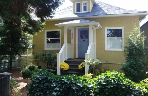 Grandview-Woodland Apartment | Quiet Retreat Near Trendy Commercial Drive - 90 Days plus