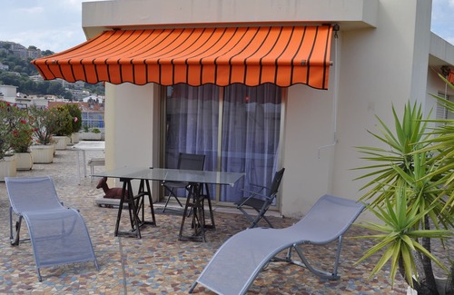 Saint-Sylvestre Apartment | Quiet rooftop villa 2 min walk from the tram stop