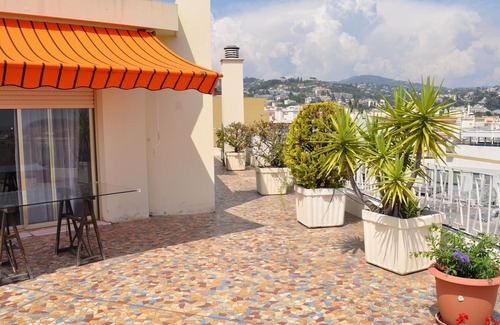 Saint-Sylvestre Apartment | Quiet rooftop villa 2 min walk from the tram stop