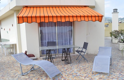 Saint-Sylvestre Apartment | Quiet rooftop villa 2 min walk from the tram stop