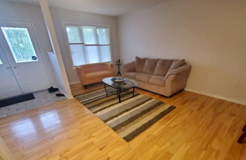 Brantford House | Quiet room in a nice neighborhood