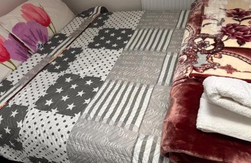 Hylands House | Quiet room in Hornchurch near Romford station on Elizabeth line to and from Heathrow airport